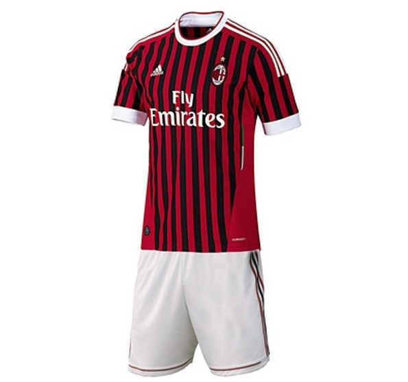 Детская форма футбольного клуба Милан 2015/2016 (комплект: футболка + шорты + гетры)